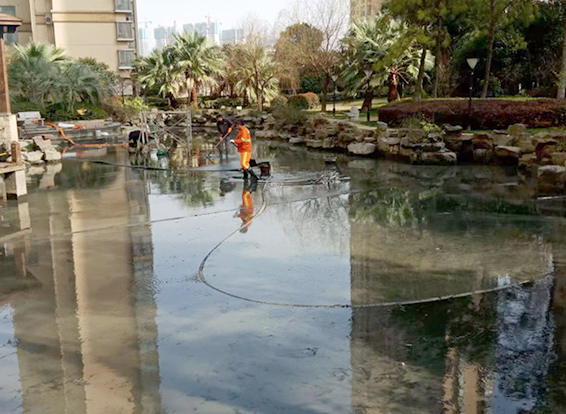 新密景观池淤泥清理