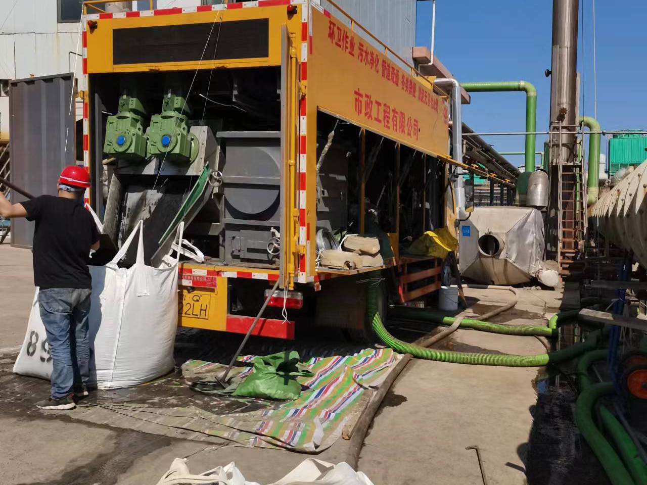 新密淤泥压干处理